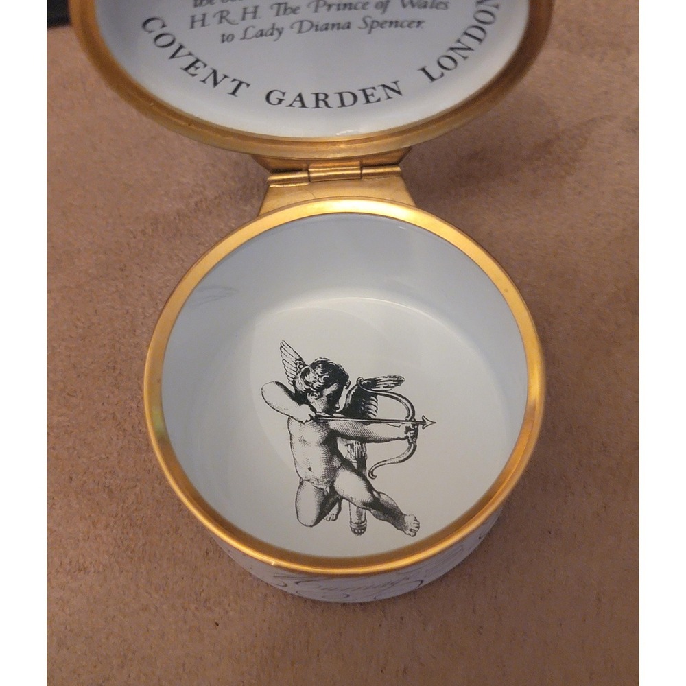 Toye, Kenning & Spencer Made for Penhaligon's Royal Marriage Enamel Trinket Box - Picture 8 of 9